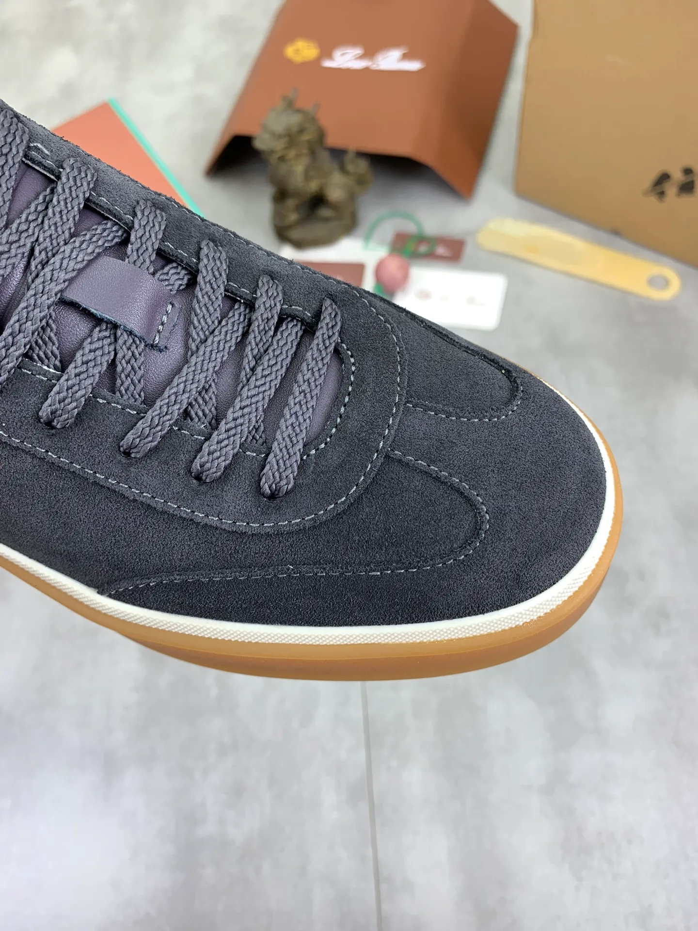 Men's Men's Shoes 💰P540 New 💰High Quality Loro Piana 💯Top Authentic Grade💯Buy the original 1:1 copy💯 Founded the existing Loro Piana company on April 24, 1924. It is now the sixth generation of family business, providing top quality products to customers who are discerning in taste and quality. Imported original fabrics, made of plain calfskin lining. Hand-sewn threads with cowhide feet. Original packaging. Size: 38-45. 7⃣️ colors available.